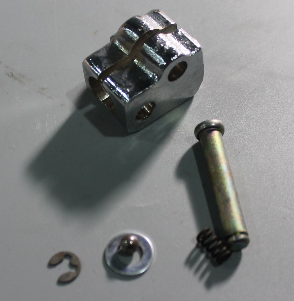 Крепление рычага кикстартера 36DU1007 BAJAJ