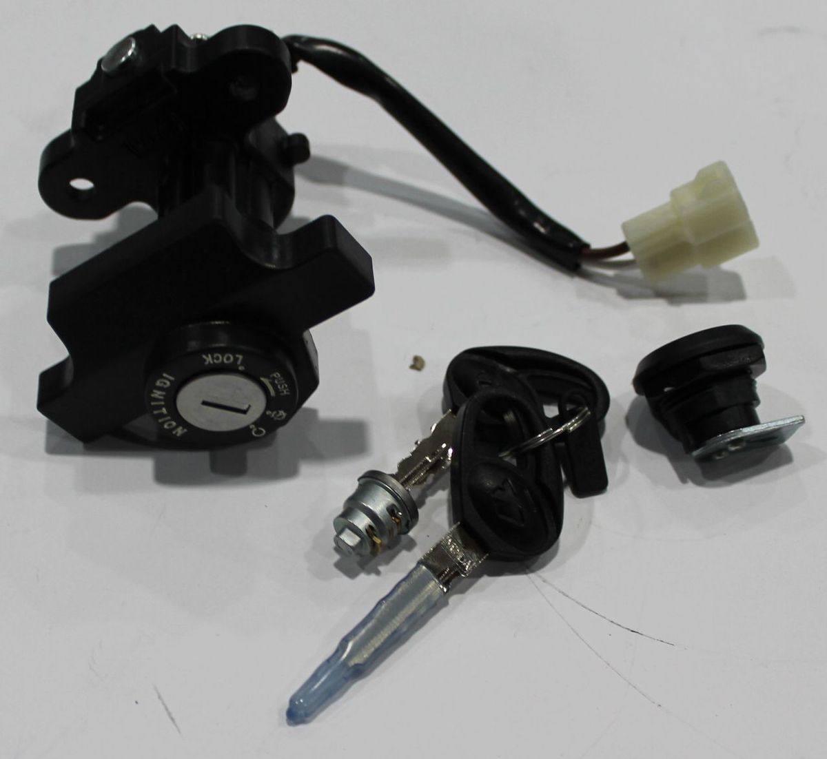 Замки комплект 3 в 1 DY232600 BAJAJ