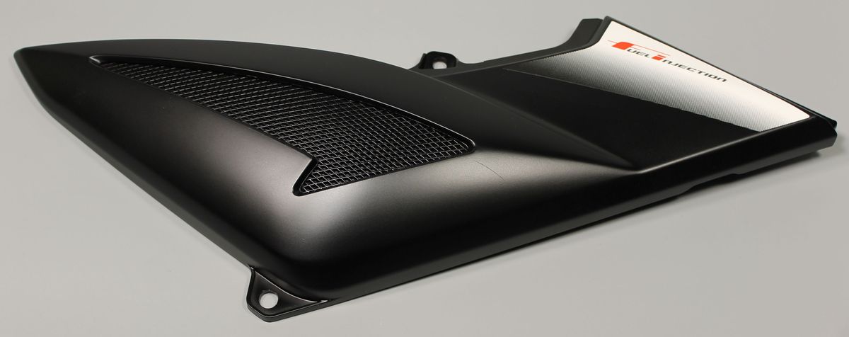 Пластик правый с белой наклейкой 52JL1063 BAJAJ