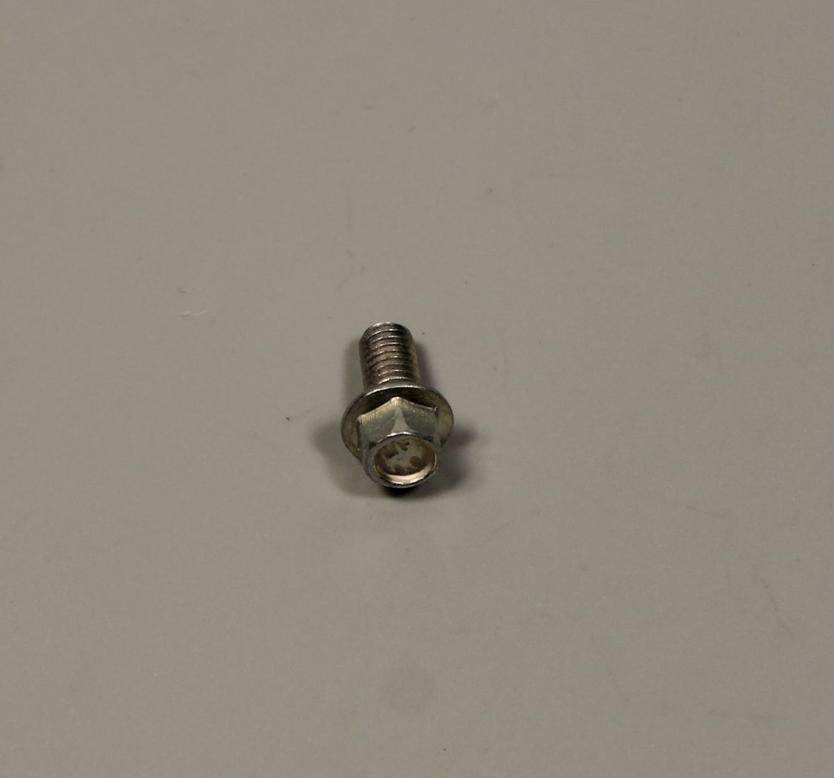 Болт крепежный М6хL12 KAED0612 BAJAJ