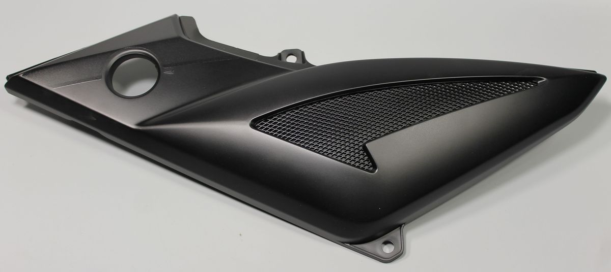 Пластик левый с черной наклейкой 52JL0993 BAJAJ