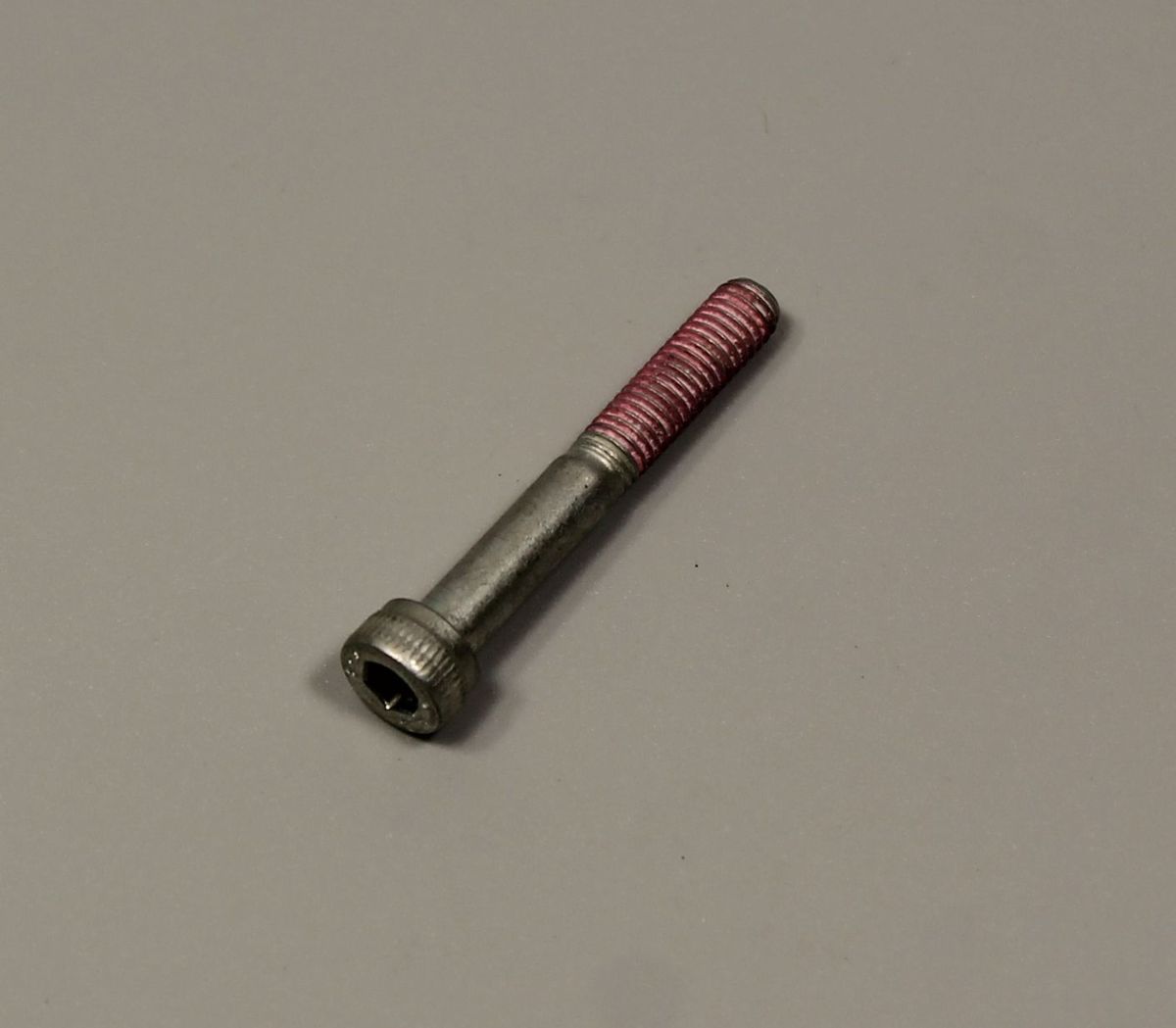 Винт (М5х0.8х35) крепления статора генератора DK101284 BAJAJ