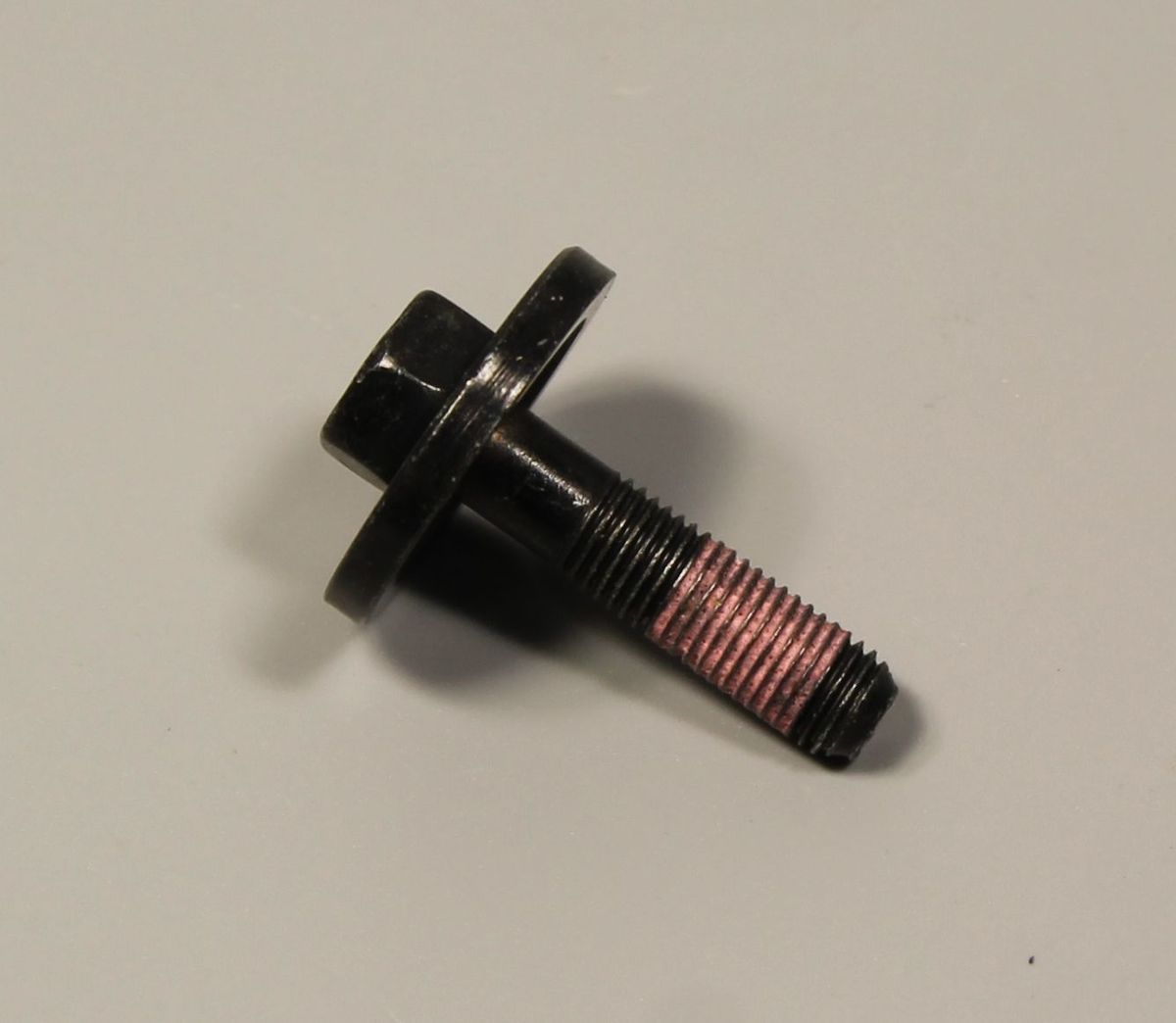 Болт крепления звезды распредвала, М8х1х30 JG511269 BAJAJ