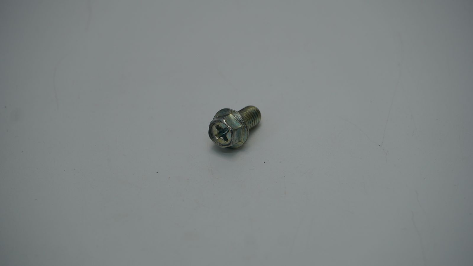 Болт M6x1 DP201031 BAJAJ