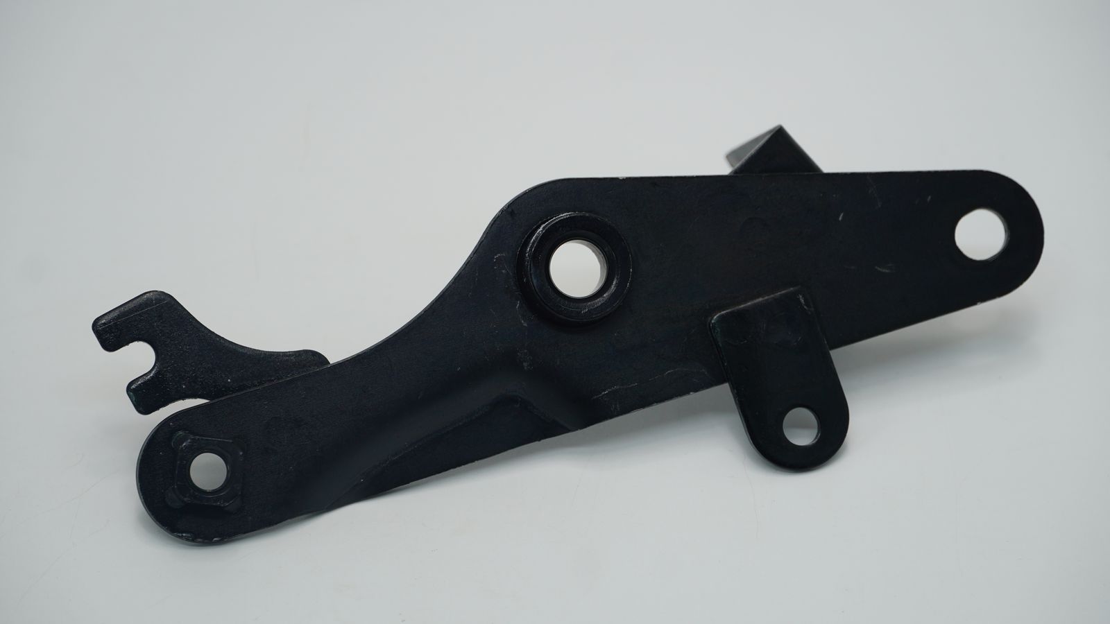 Кронштейн двигателя передний правый JR113407 BAJAJ