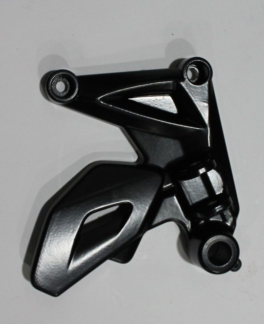 Кронштейн подножки передний, правый 56JL3Y4X BAJAJ