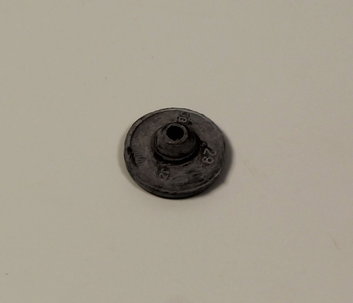 Прокладка резиновая крепления переднего номерного знака JZ232814 BAJAJ