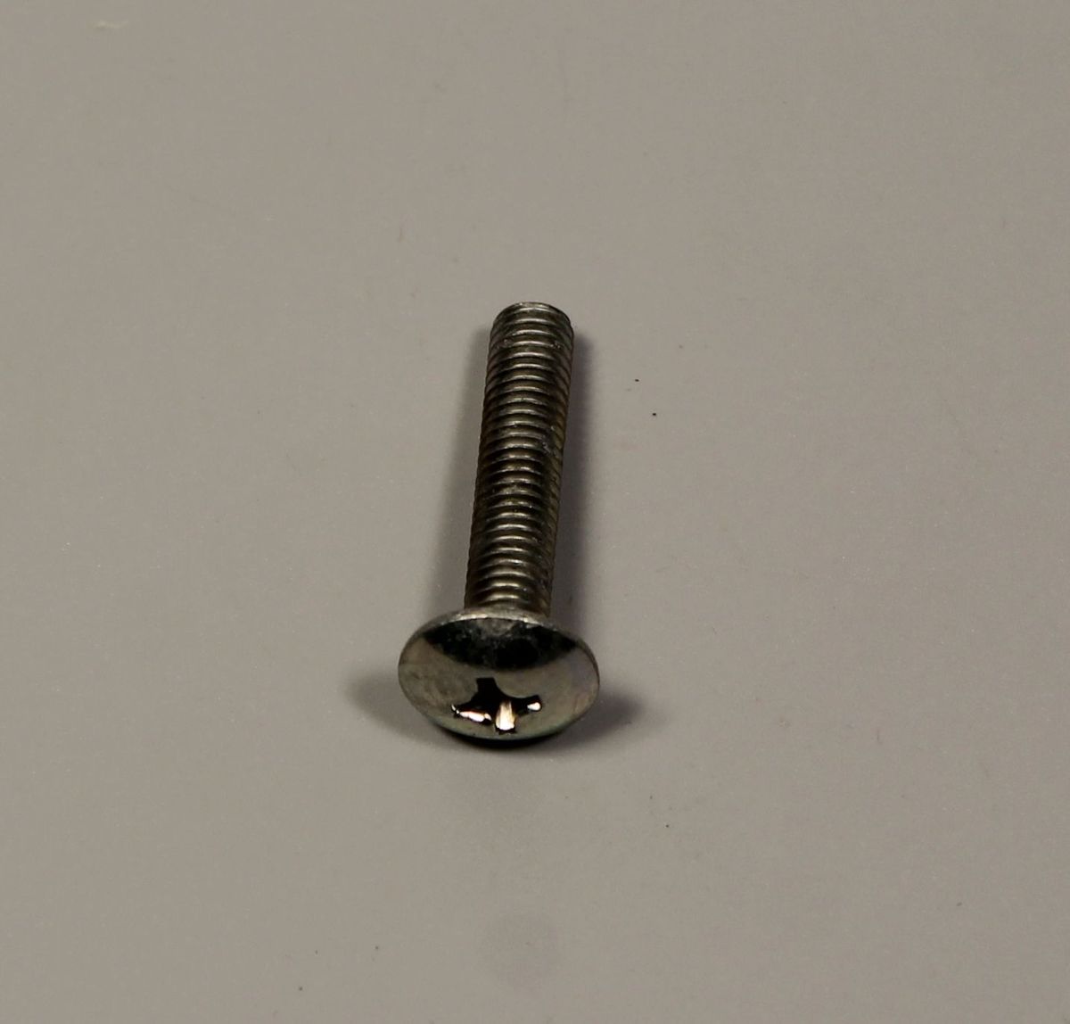 Винт крепления крышки воздушного фильтра KBUA0630 BAJAJ