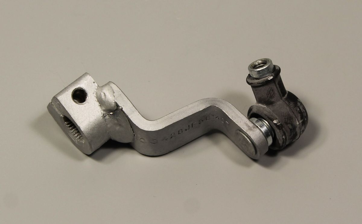 Крепление педали переключения передач с шарниром JF561408 BAJAJ