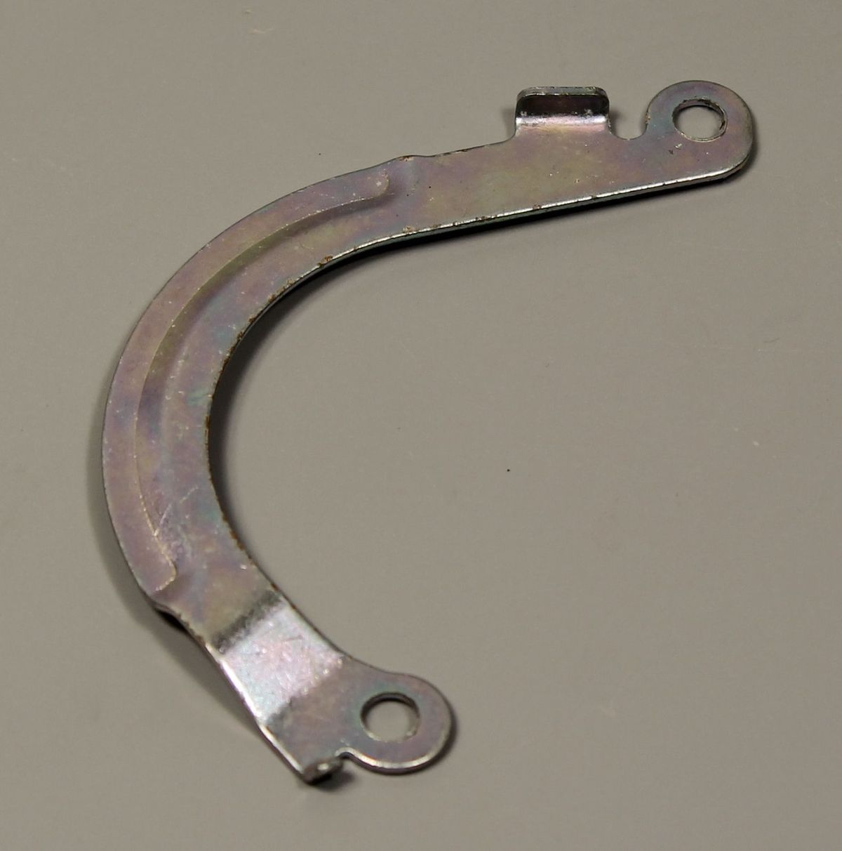 Скоба крепления жгута датчика нейтрали JG541063 BAJAJ