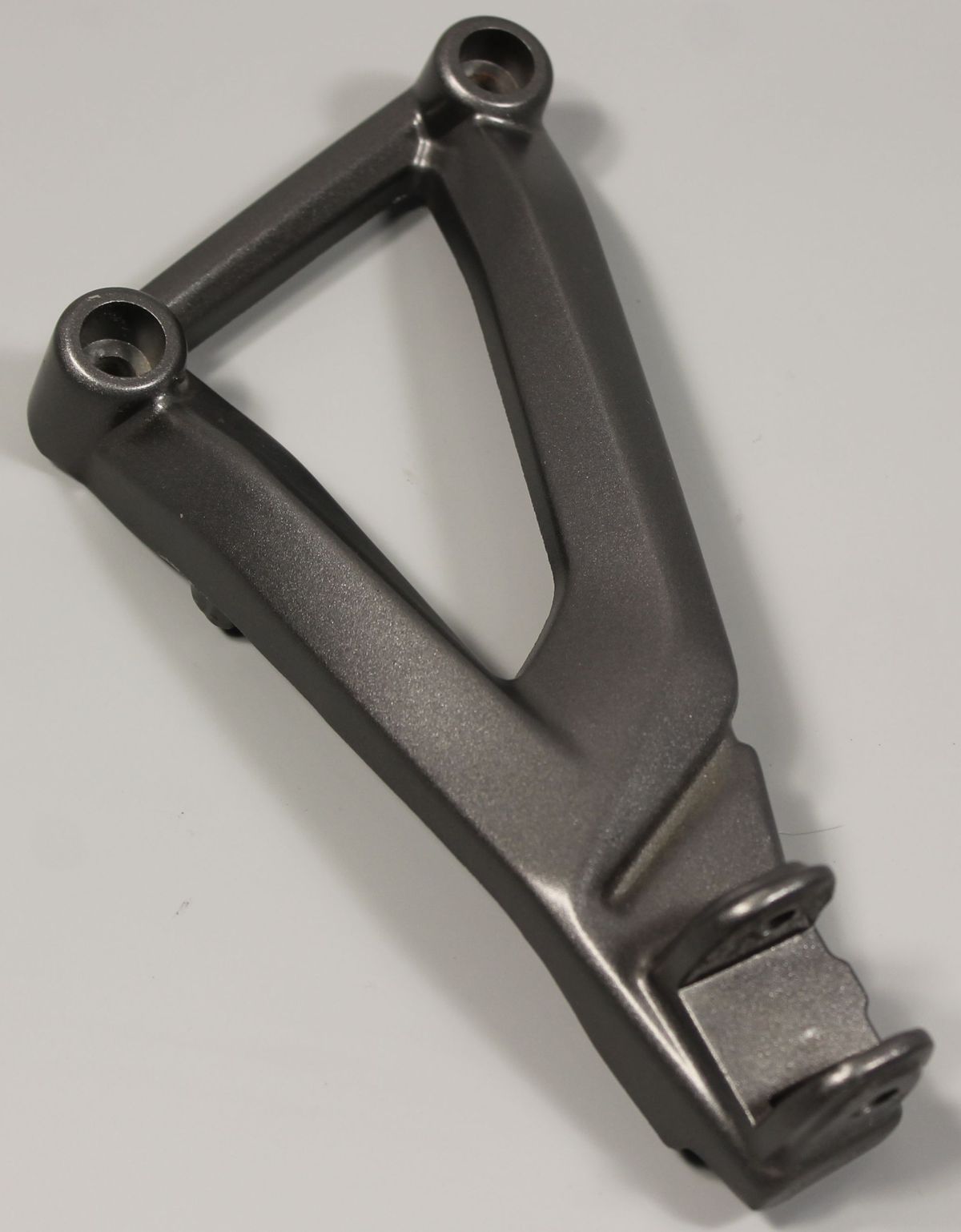 Кронштейн подножки задний, правый 56JL4K1Y BAJAJ