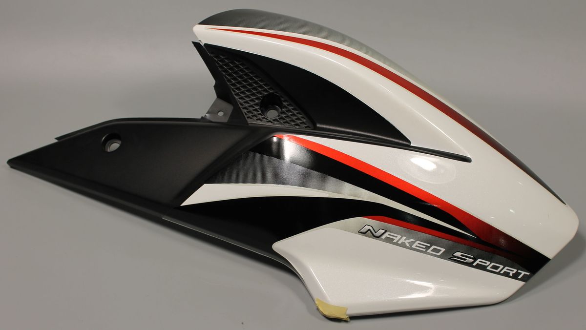 Пластик бака правый, белый с наклейкой 52JL0221 BAJAJ