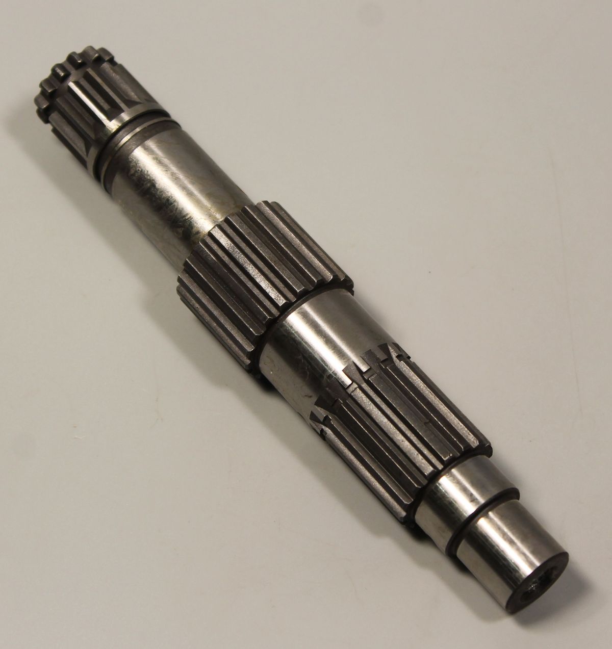 Вал вторичный КПП, 90233010010 JY551008 BAJAJ