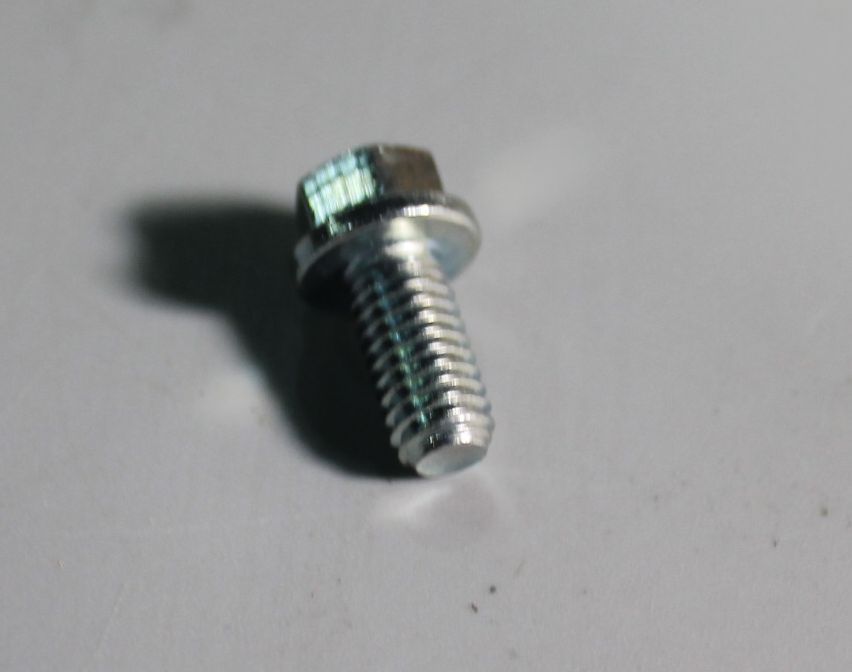 Болт 39106204 BAJAJ