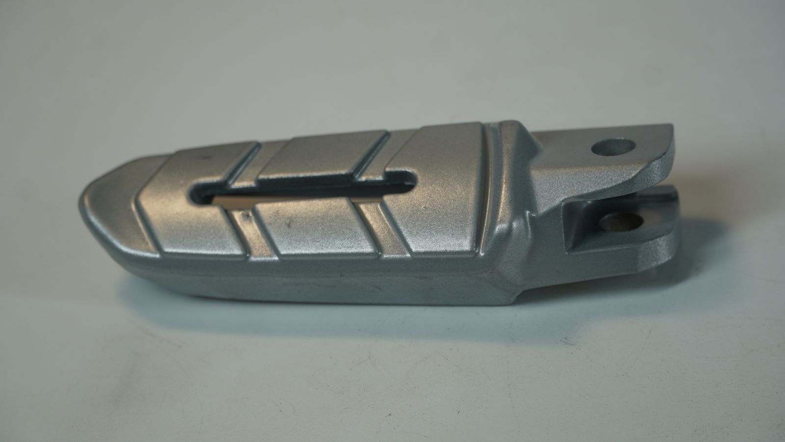 Подножка задняя, левая 56JR1857 BAJAJ