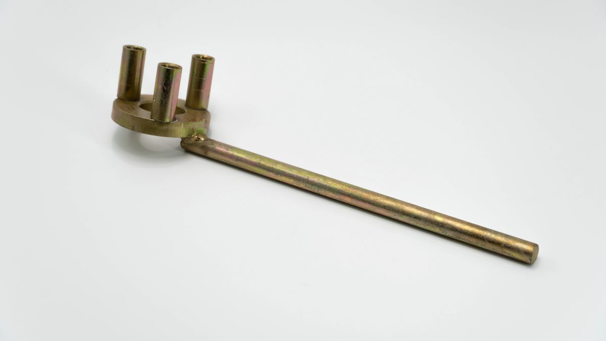 Фиксатор корзины сцепления 37104338 BAJAJ