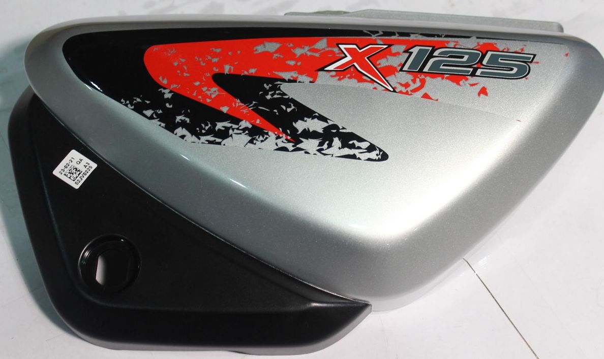 Пластик боковой левый с наклейками, черный 52JV0229 BAJAJ