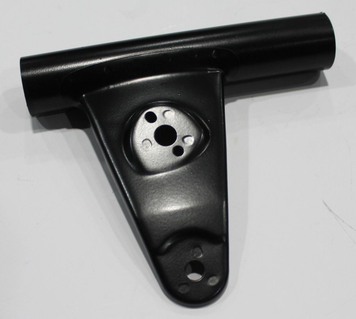 Кронштейн крепления фары, левый DM181038 BAJAJ