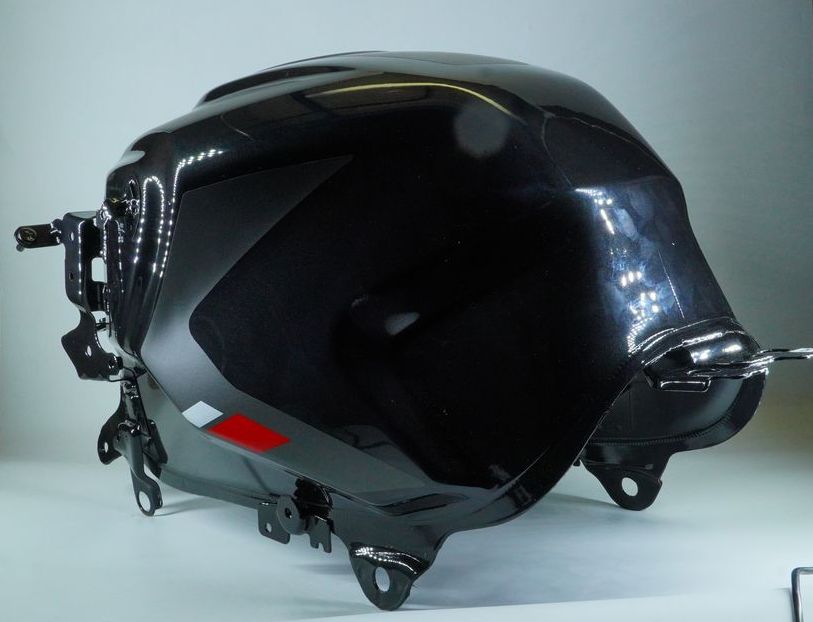 Бак топливный GLOSSY BRKLYN BLACK+ DECAL+LACQ, чёрный 52JR0990 BAJAJ