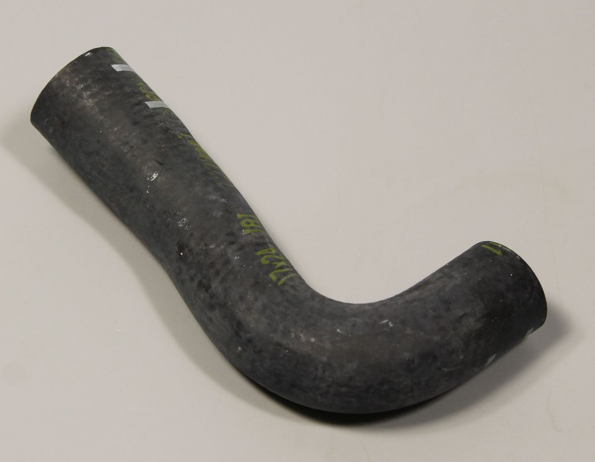 Патрубок ОЖ термостат-двигатель JY601215 BAJAJ