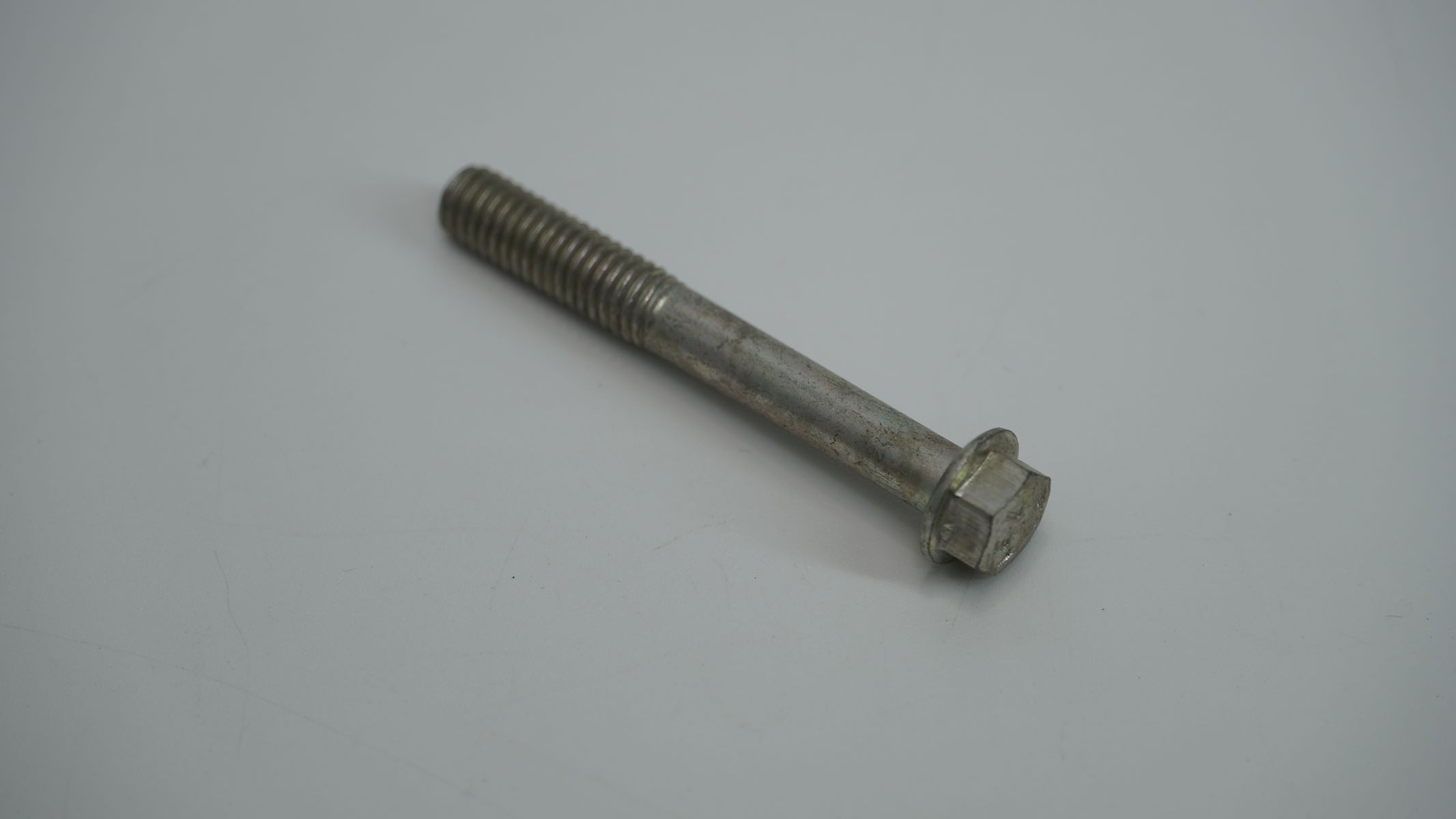 Болт  KTM J025060401 KAEG0645 BAJAJ