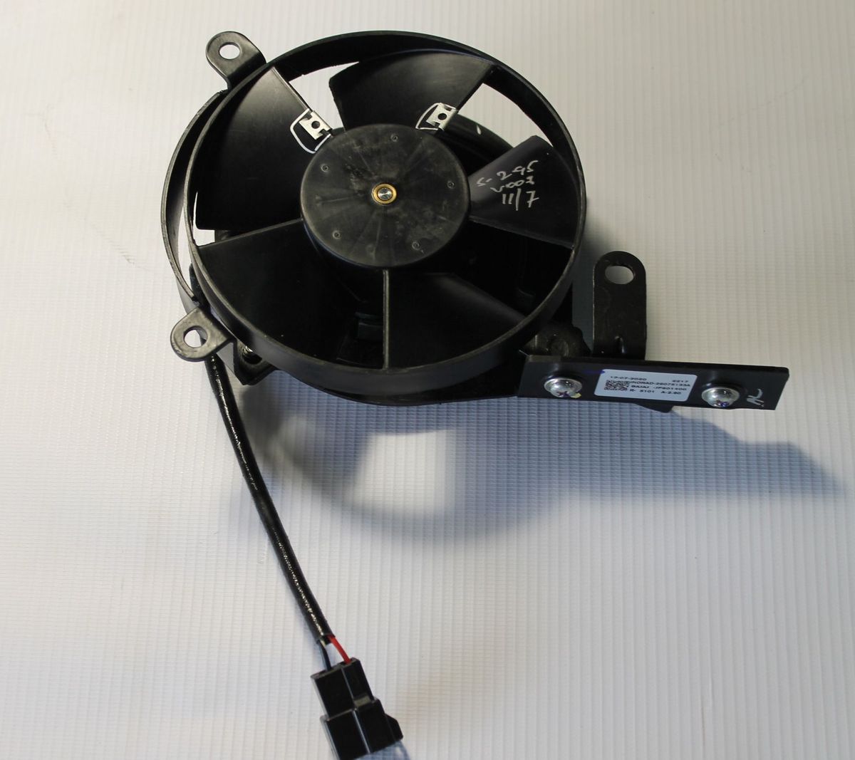 Вентилятор радиатора, в сборе с кожухом JF601400 BAJAJ