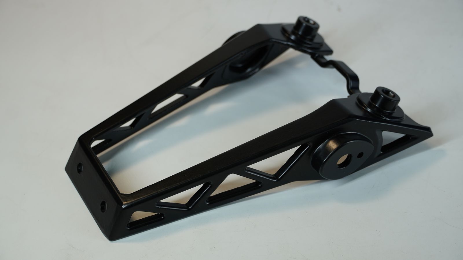 Кронштейн крепления задних поворотников SATIN BLK 56JL6F4X BAJAJ