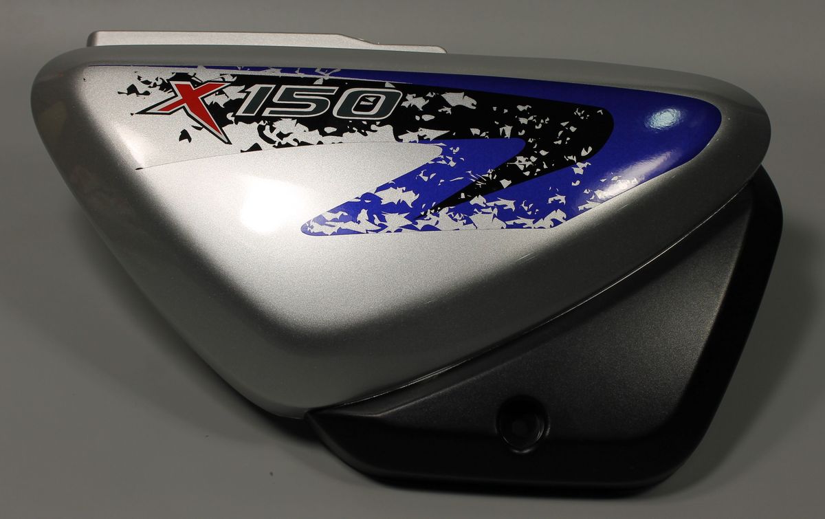 Пластик боковой правый с наклейками, синий (Bx) 52PF0585 BAJAJ