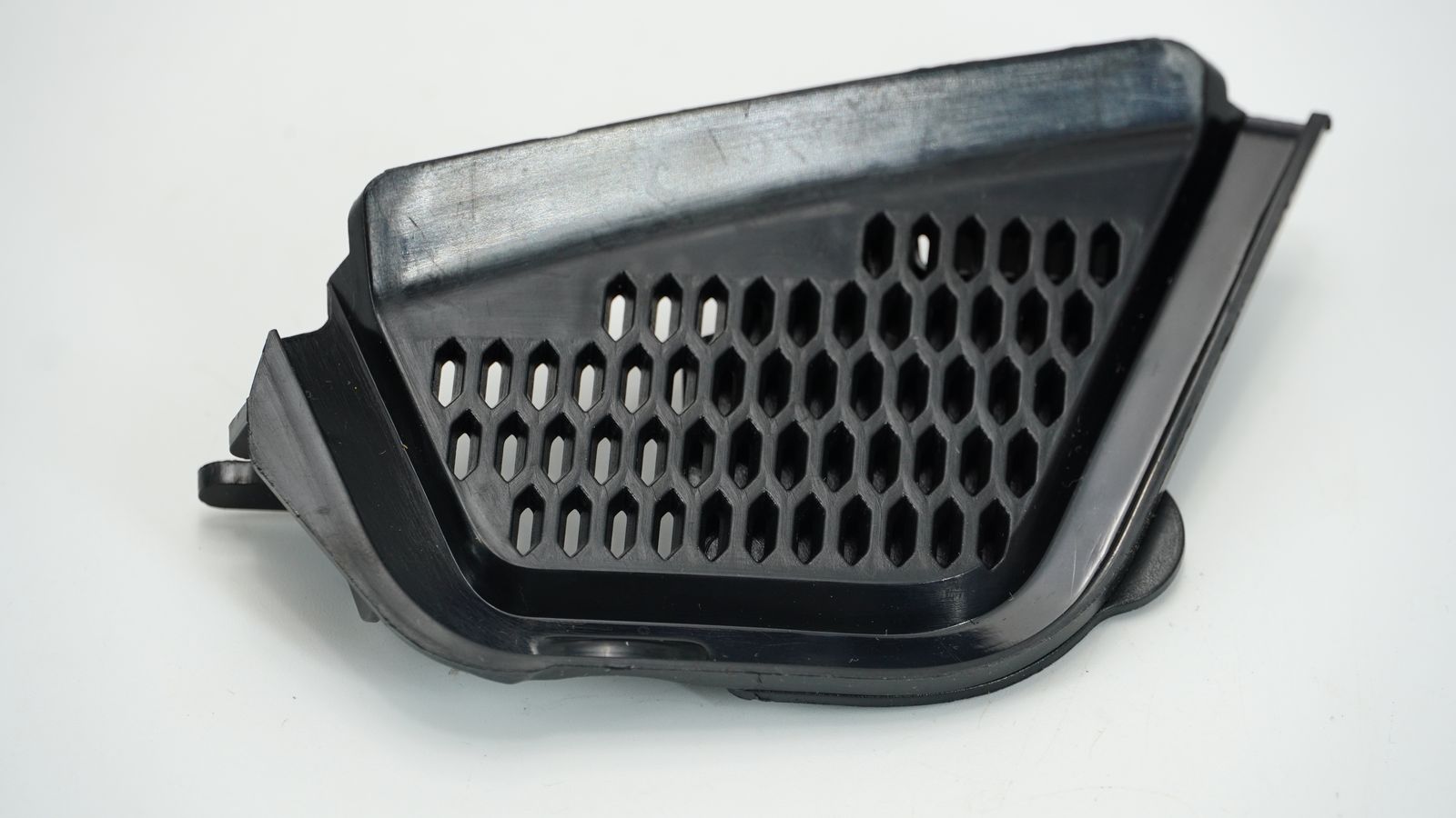 Решётка бокового пластика, левая JR181939 BAJAJ