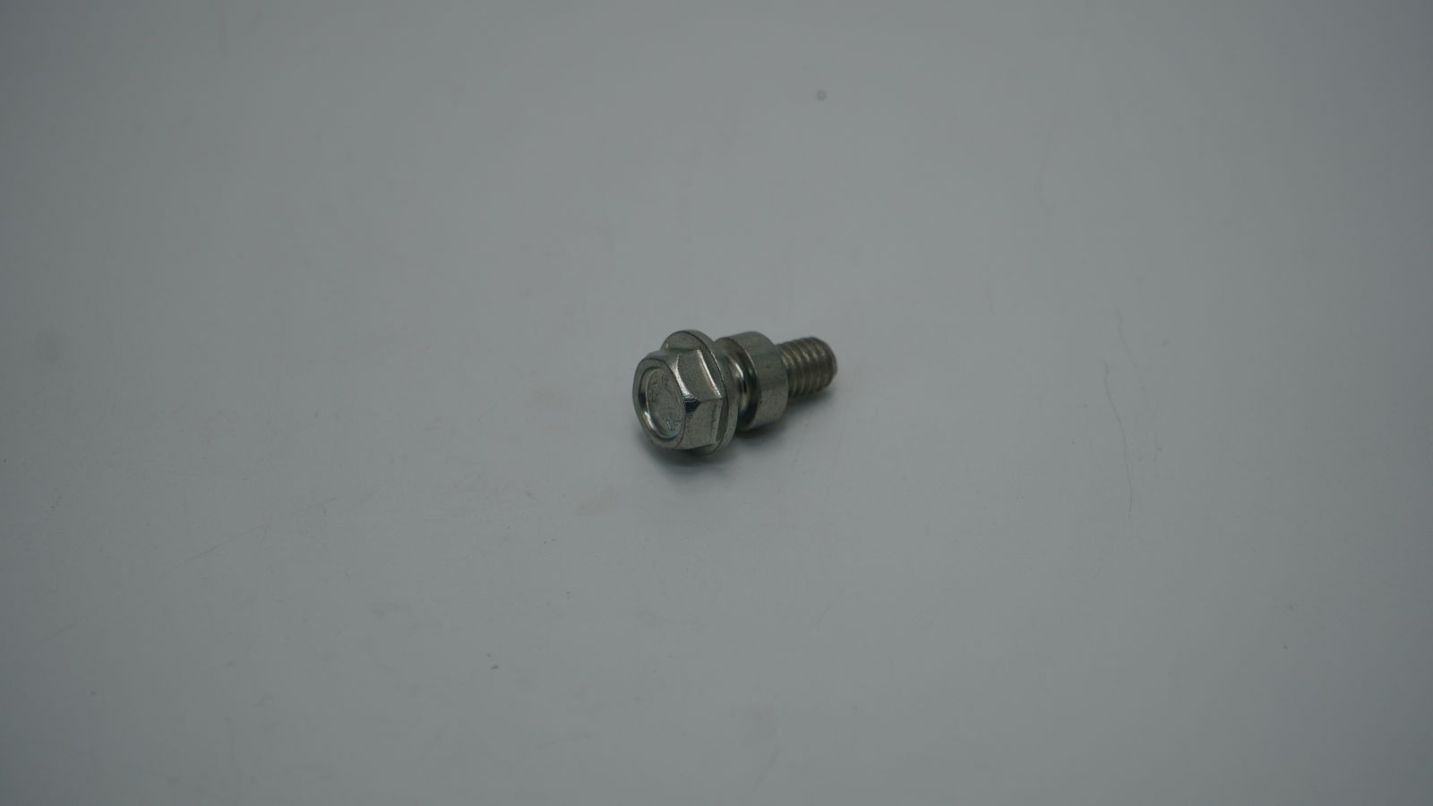 Болт M6x1 LAD00270 BAJAJ