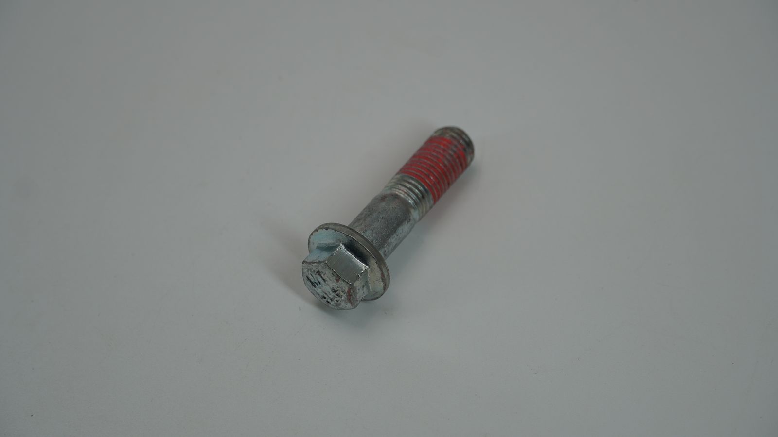 Болт DG171038 BAJAJ