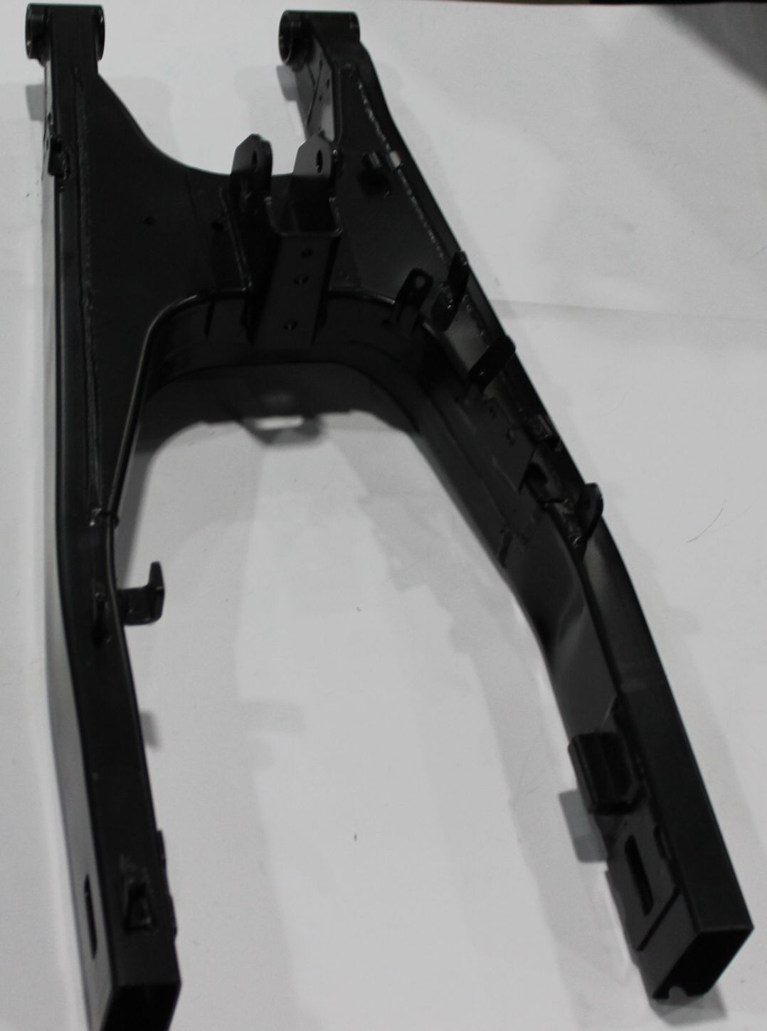 Маятник задней подвески черный 56JF28Y9 BAJAJ