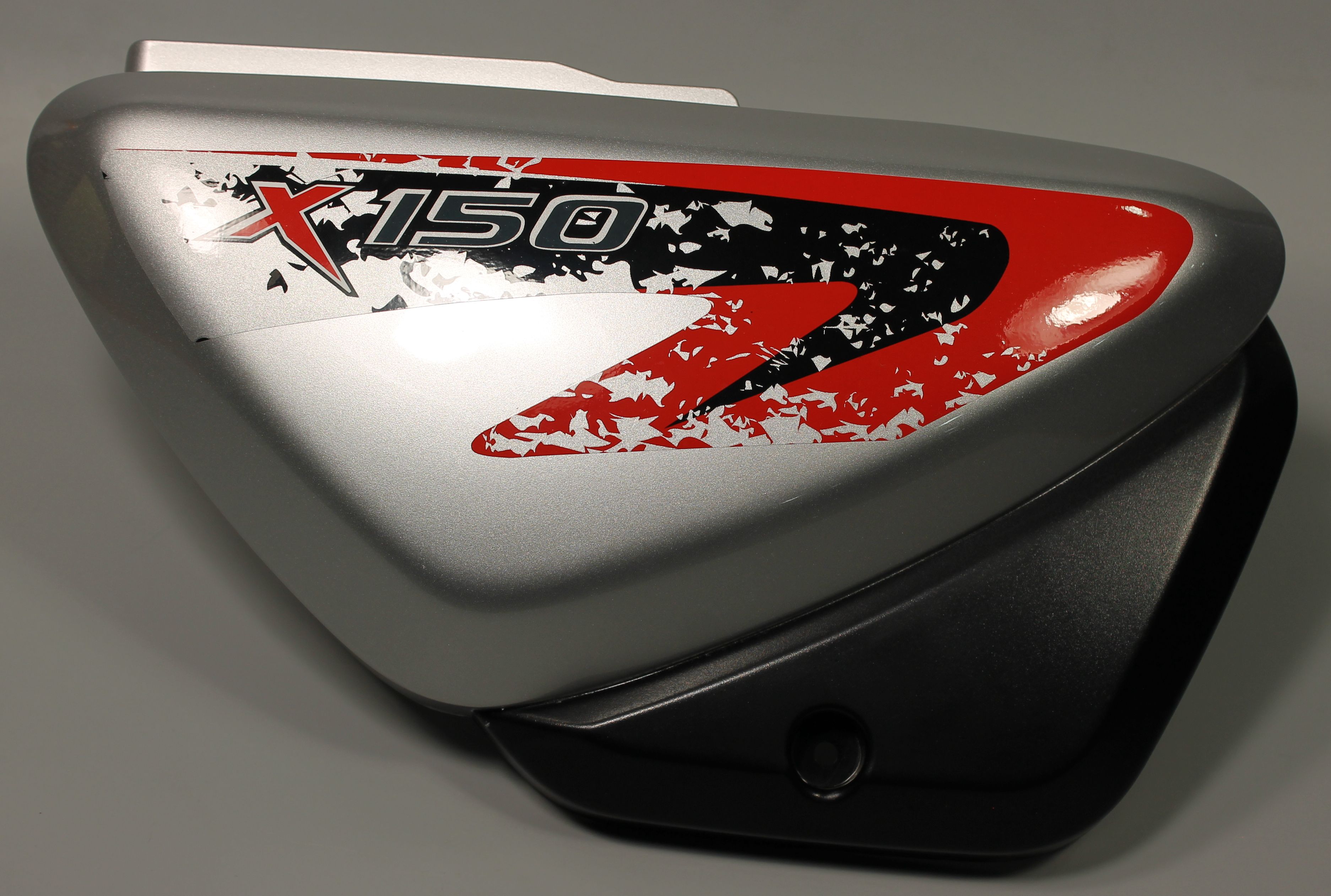 Пластик боковой правый с наклейками, красный (Bx) 52PF0631 BAJAJ