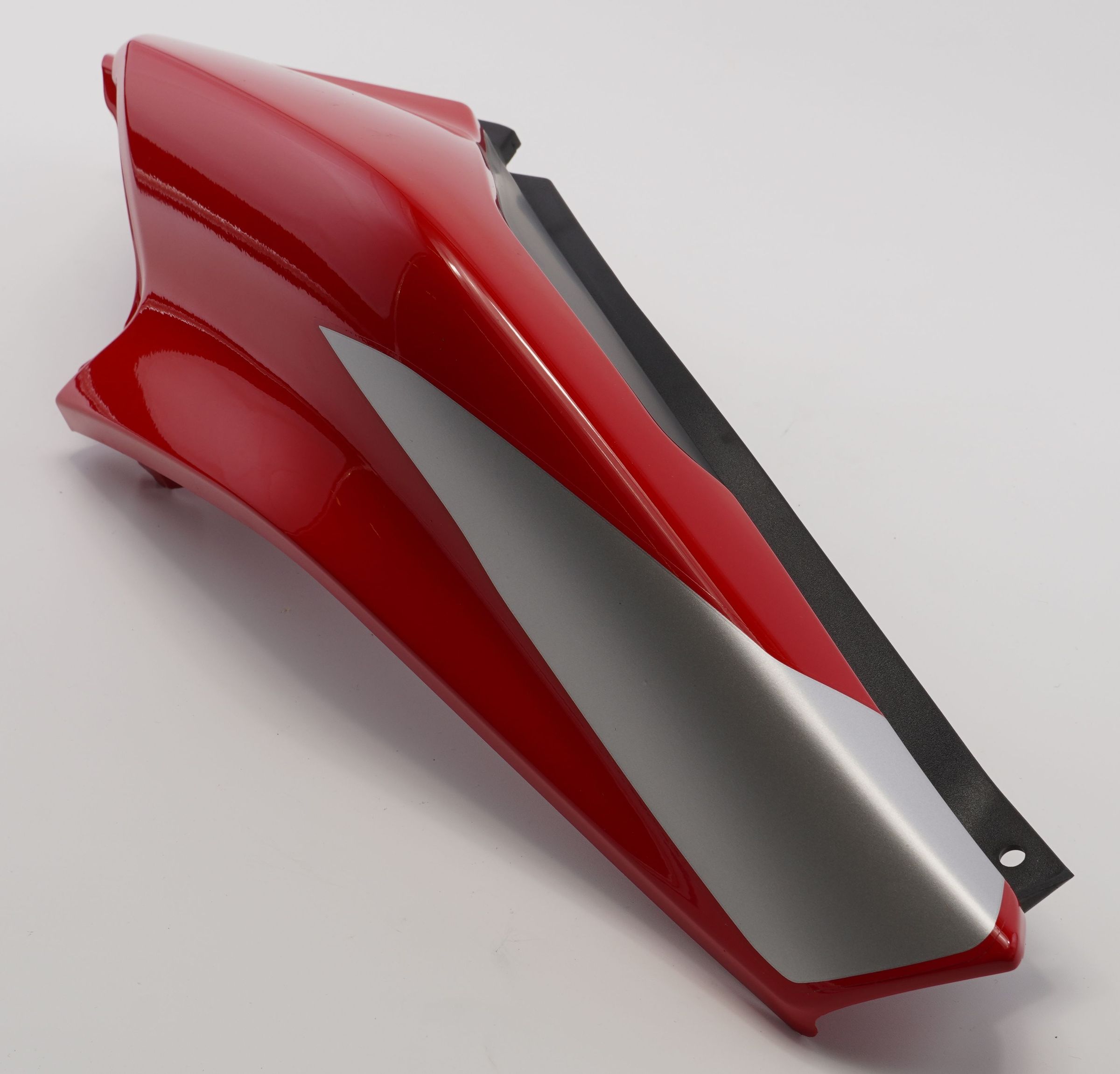 Пластик задний правый RED BLK +DCL N C&G 52JF2209 BAJAJ