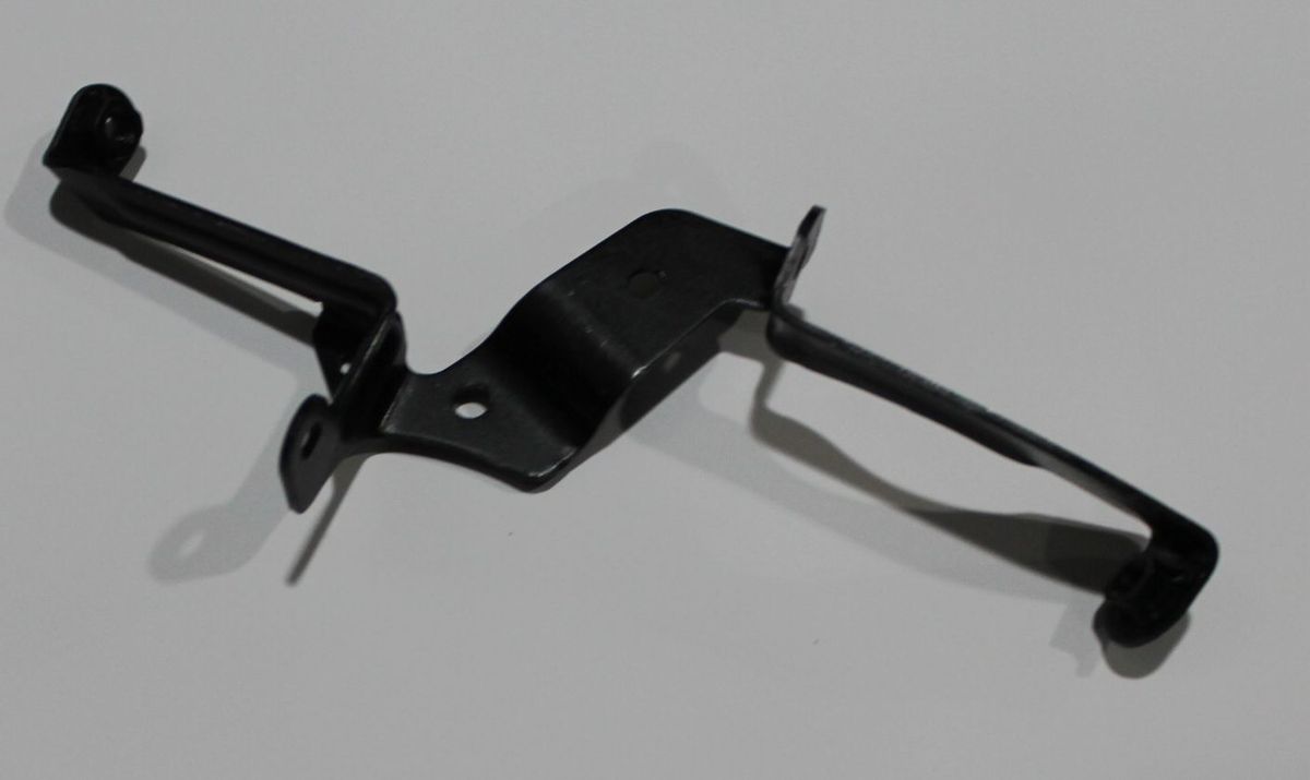 Крепление пластика плуга заднее JF181355 BAJAJ