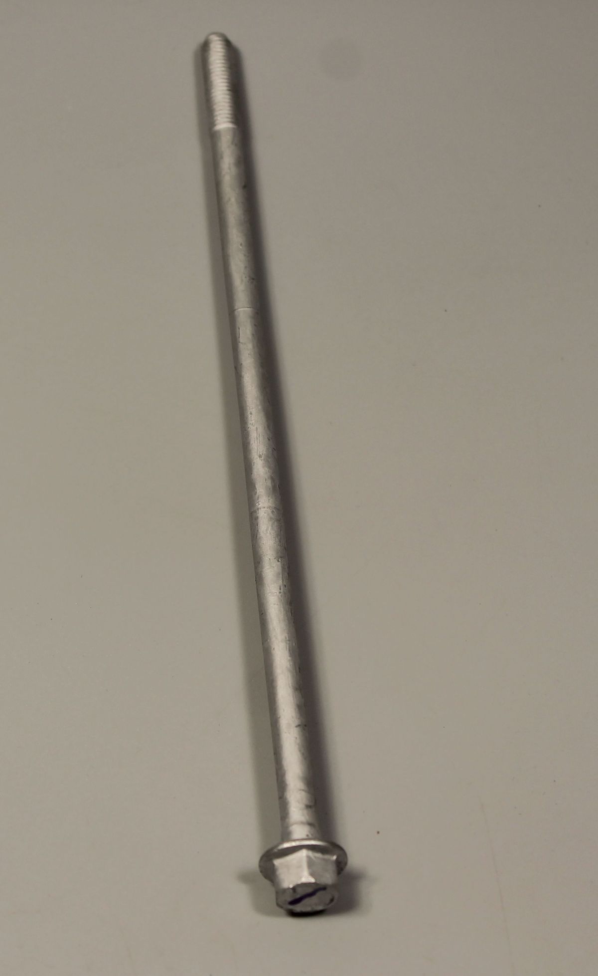 Болт крышки головки цилиндра, М8х1.25х219 LAD00138 BAJAJ