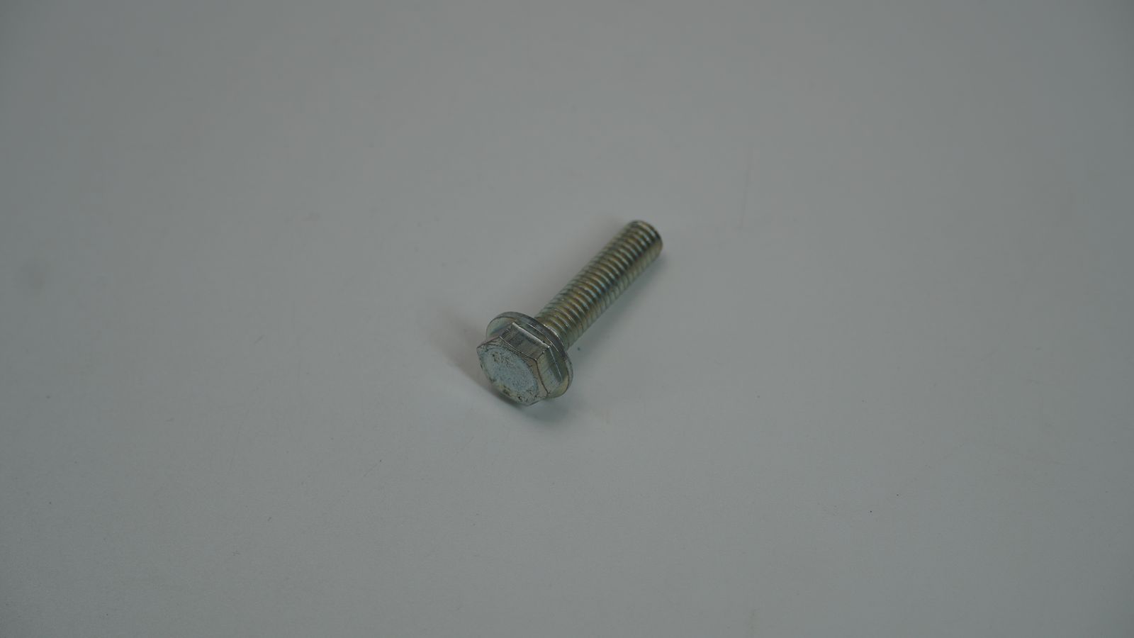 Болт YJR05021 BAJAJ