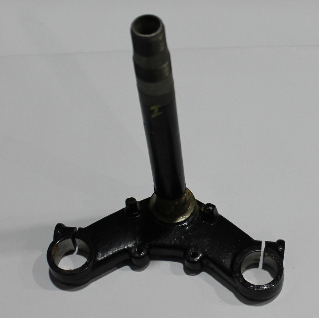 Траверса нижняя, с рулевым валом DD181207 BAJAJ