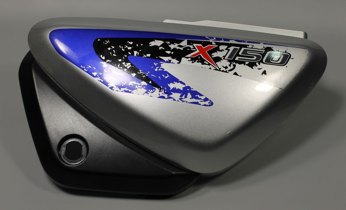 Пластик боковой левый с наклейками, синий (Bx) 52PF0584 BAJAJ