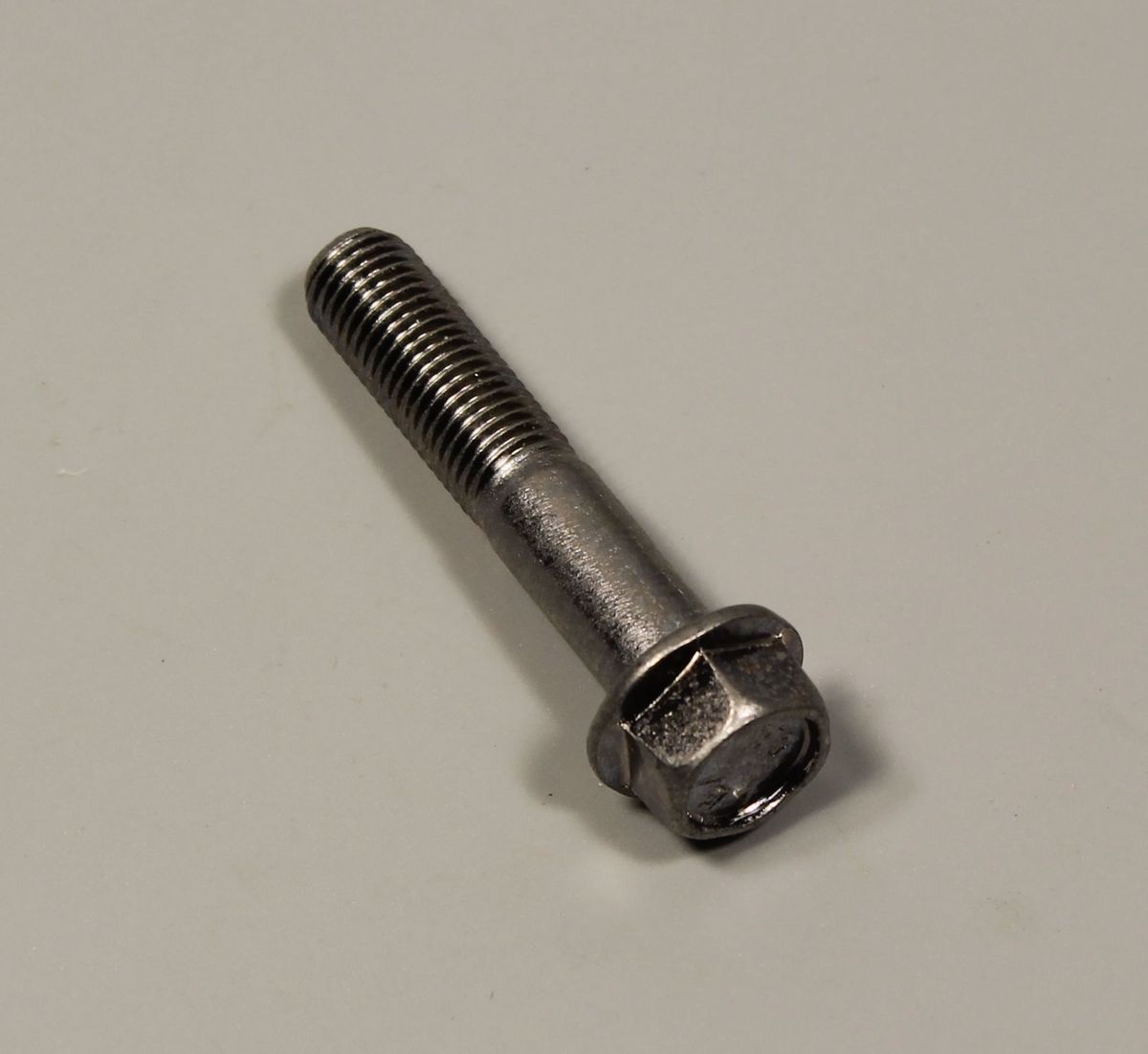 Болт крепления банки глушителя (М10х1.25х50) KADW1050 BAJAJ