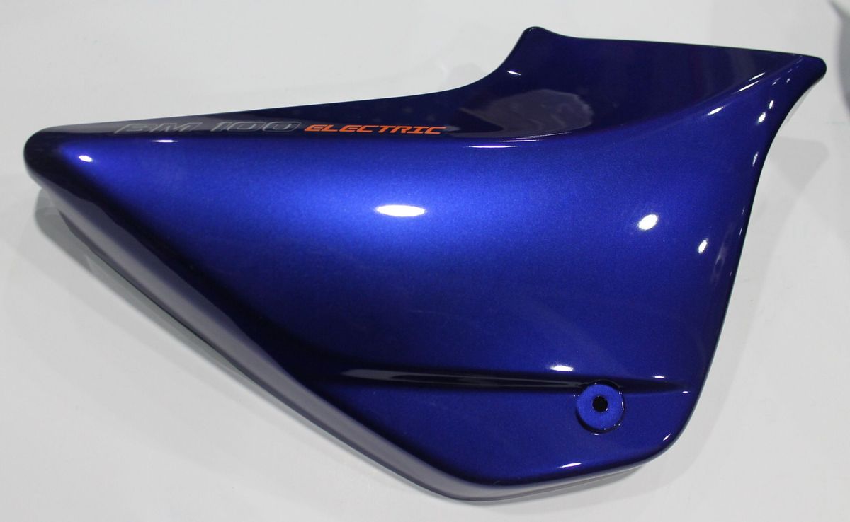 Пластик боковой правый с наклейками, синий 52DM0565 BAJAJ