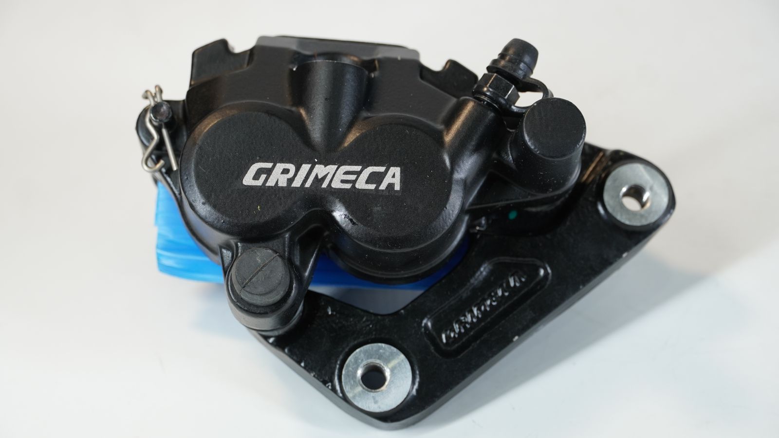 Суппорт передний, в сборе JR131825 BAJAJ