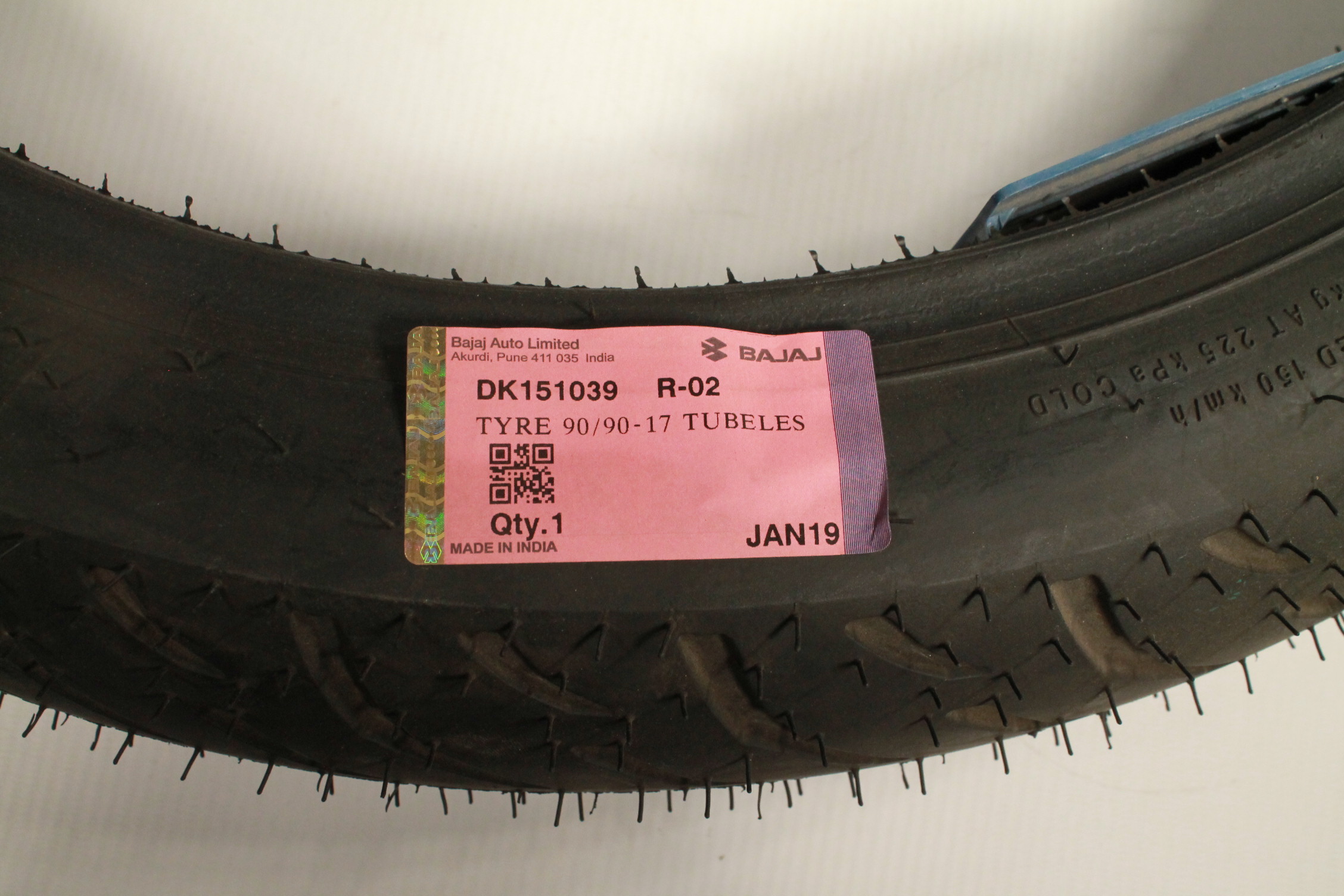 Покрышка передняя 90/90-17 DK151039 BAJAJ
