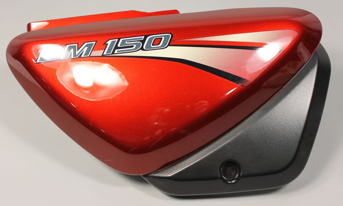 Пластик боковой правый с наклейками, красный (Bm) PF73023F BAJAJ