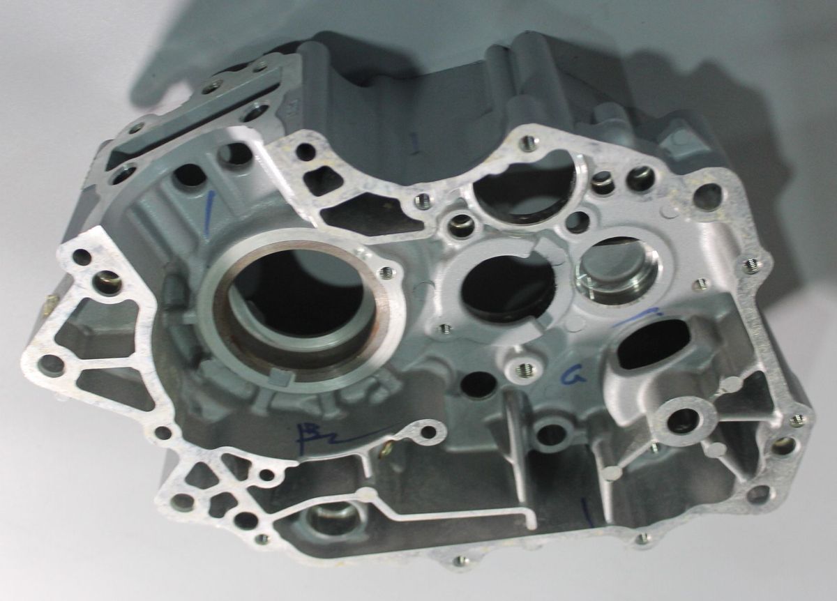 Картер двигателя правый SILVER 56DY5E3Q BAJAJ