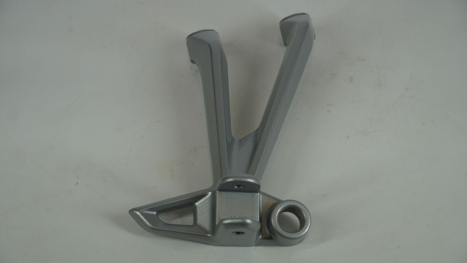 Крепление подножки пасажира, правое 56JR4K57 BAJAJ