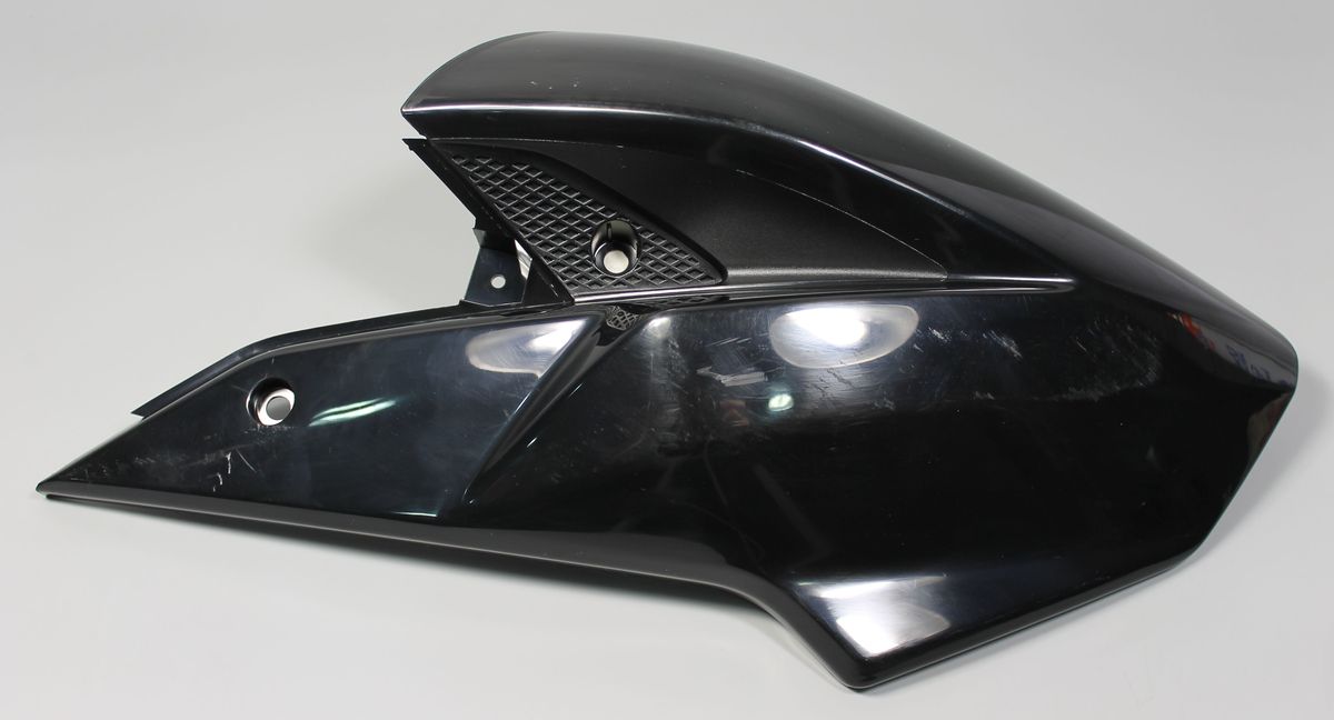 Пластик бака правый, черный JL171046 BAJAJ