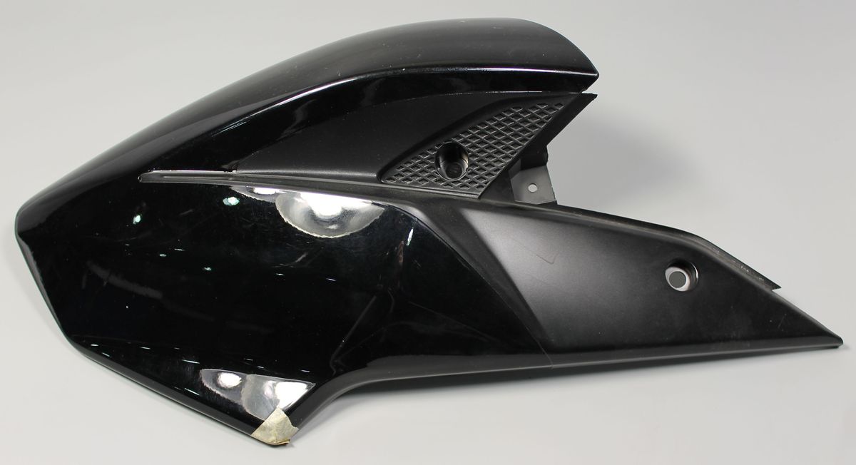 Пластик бака левый, черный JL171045 BAJAJ