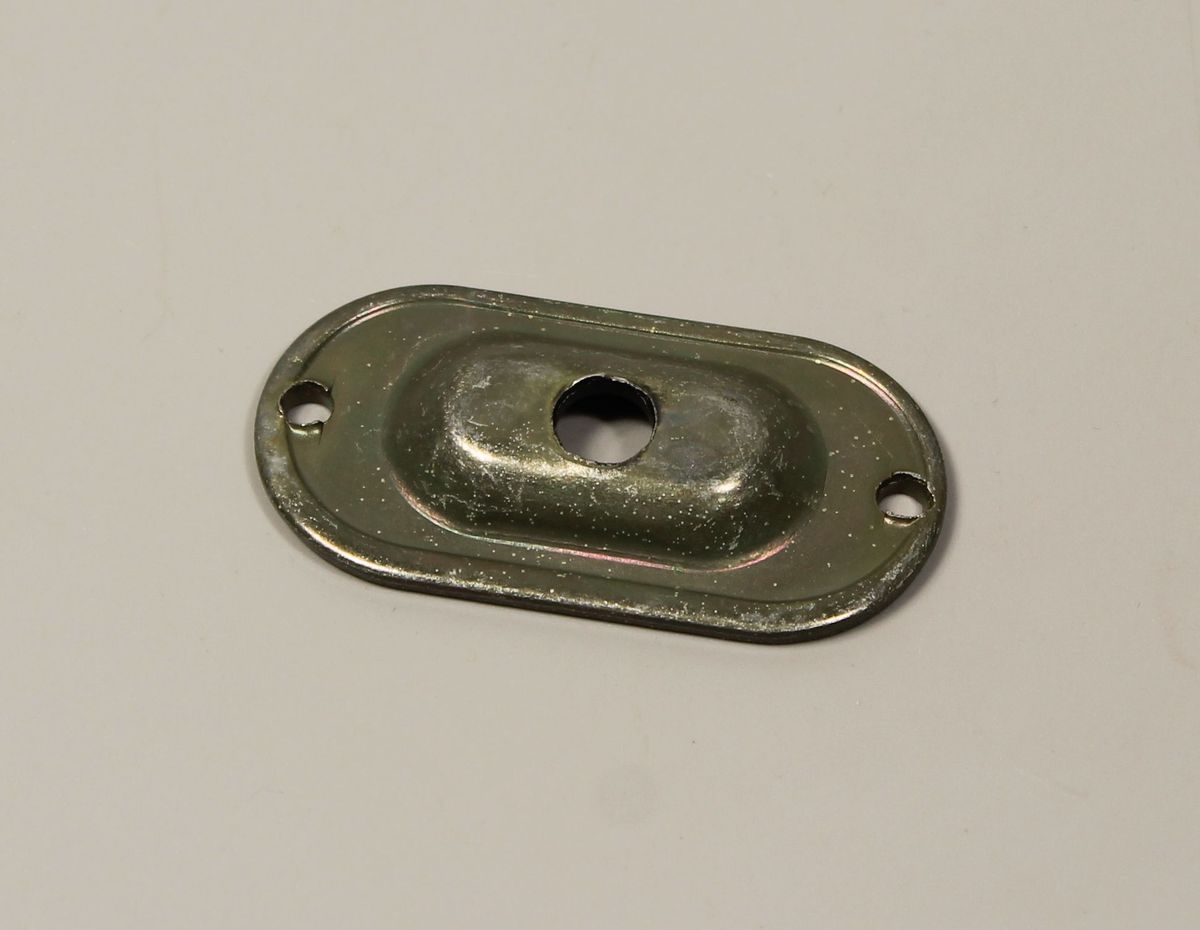 Крышка регулятора-натяжителя приводной цепи JM171004 BAJAJ