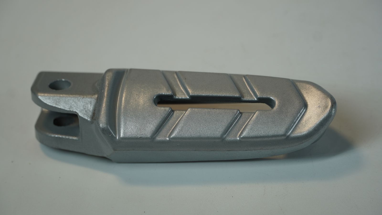 Подножка задняя, правая 56JR1957 BAJAJ